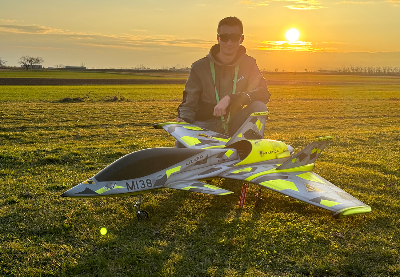 Modellflugzeug SAB Lizard M138 mit Piloten Lukas Hauser